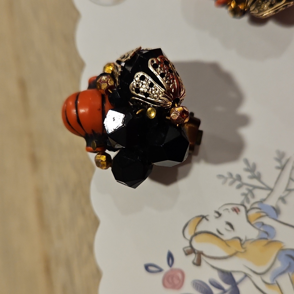 Vintage Beaded Cluster Striped Orange and Black Clip-On Earrings Gold Tone - Picture 6 of 6